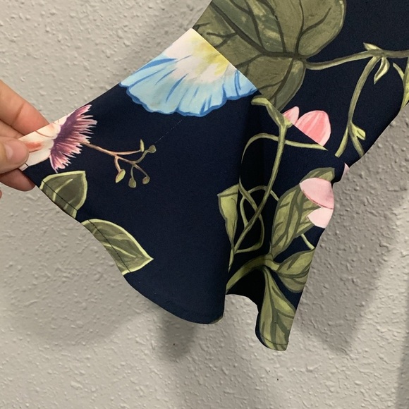 Ann Taylor Navy Floral Flutter Sleeve Open Mandarin Collar Pull-Over Blouse sz M - Picture 3 of 13